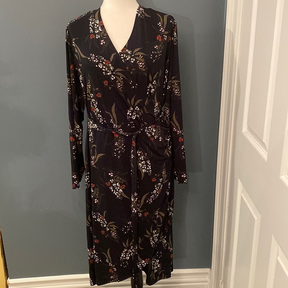 New Floral Wrap Dress - Picture 1 of 7